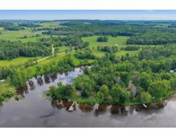 0z Ch. Des Outaouais, L Ile Du Grand Calumet, QC J0X1J0 Photo 9