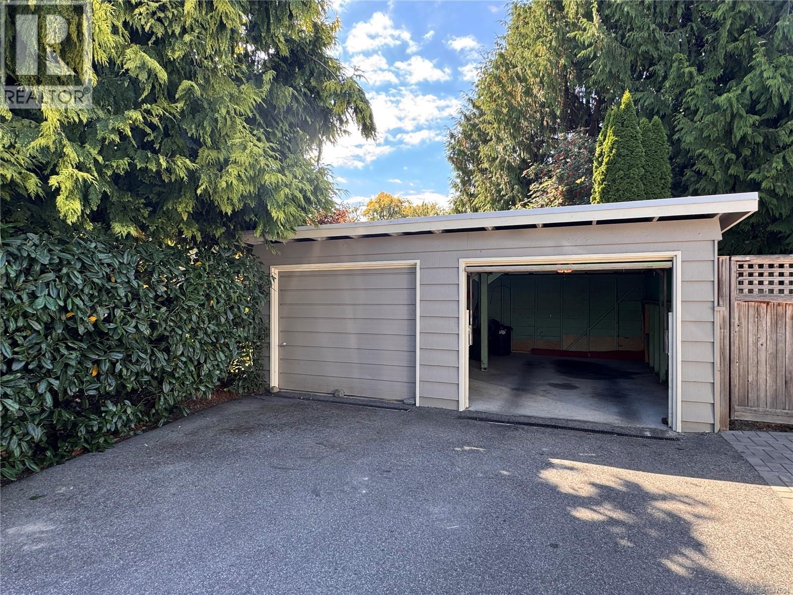  2568 Margate Avenue, Oak Bay