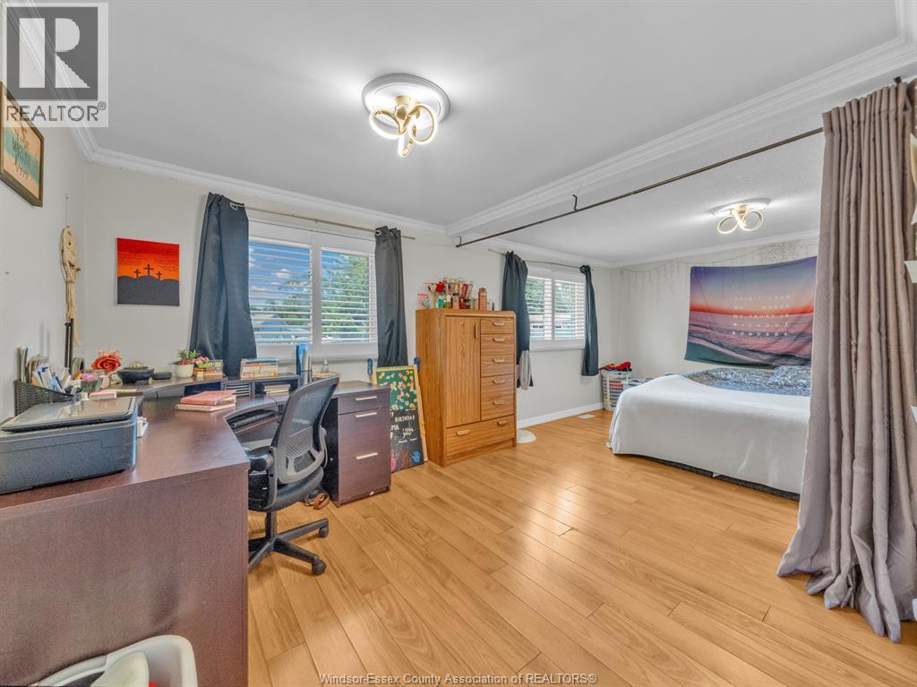 3149 ELMWOOD CRESCENT - 13