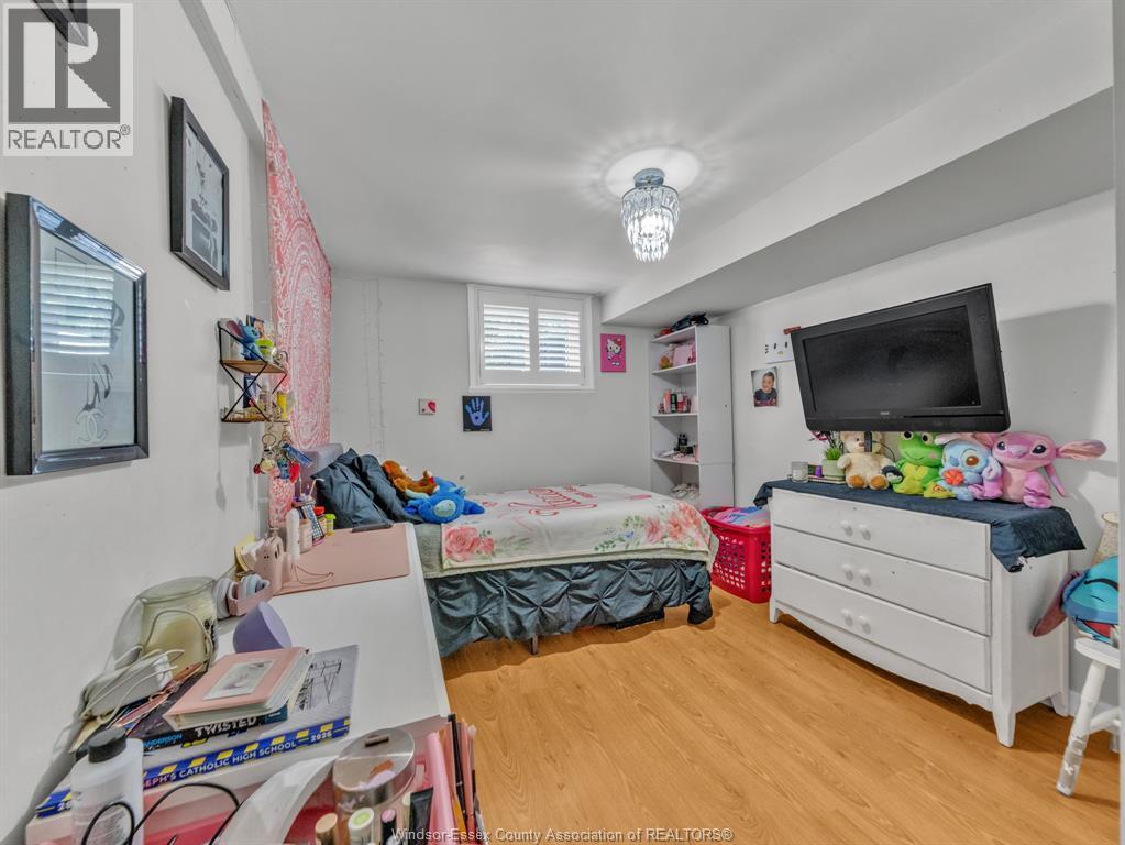 3149 ELMWOOD CRESCENT - 19
