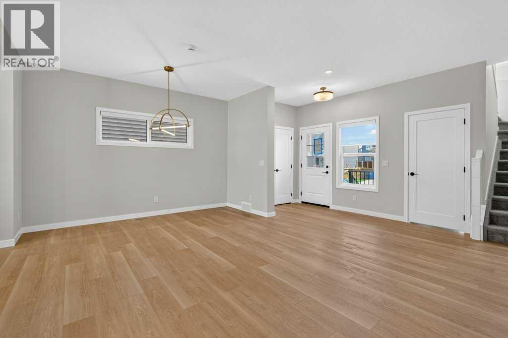 18 Chinook Winds Court SW - 13