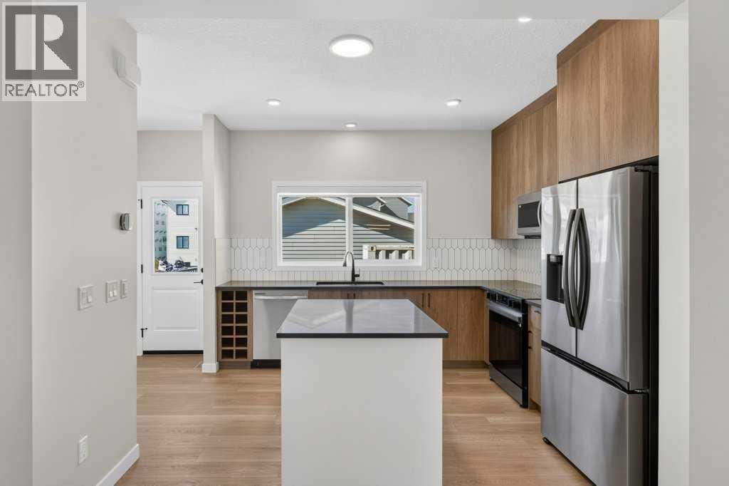18 Chinook Winds Court SW - 14