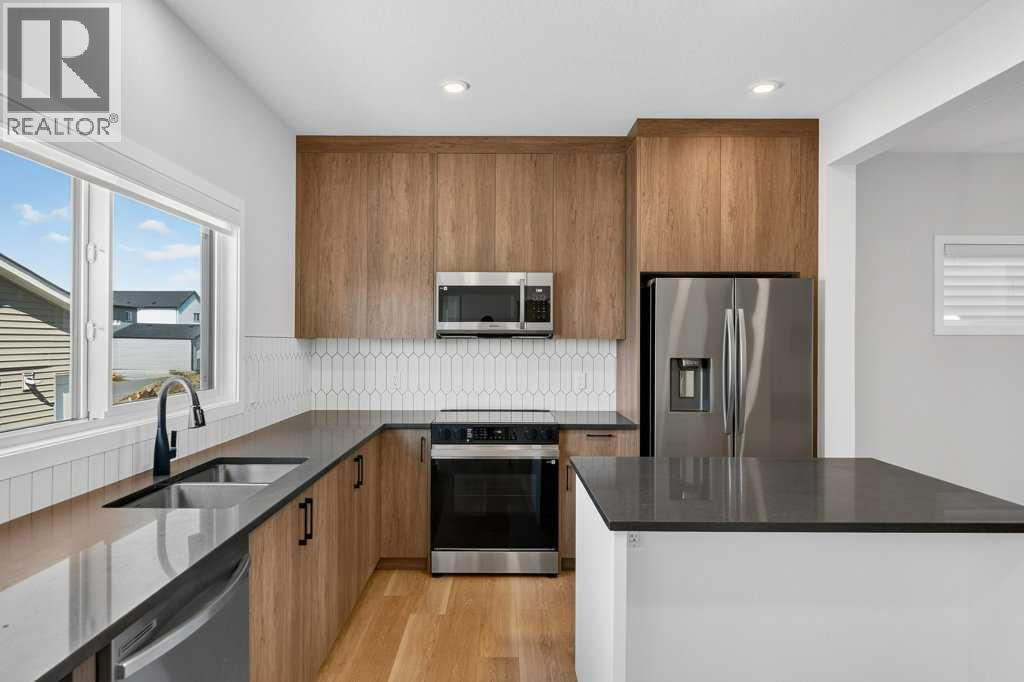 18 Chinook Winds Court SW - 18