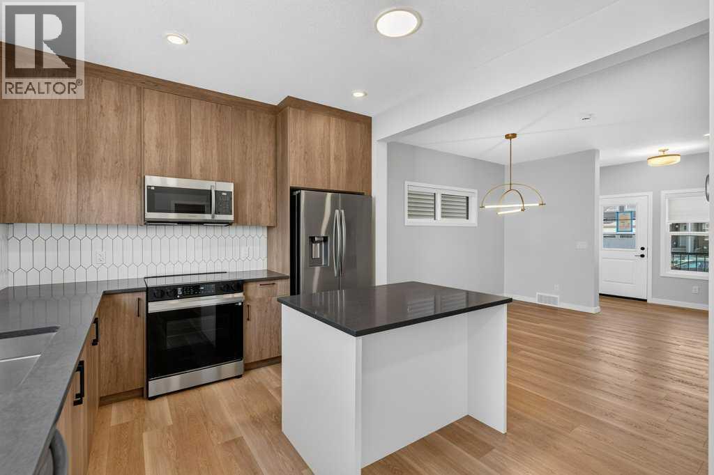 18 Chinook Winds Court SW - 19