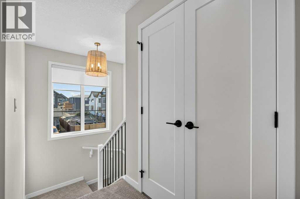18 Chinook Winds Court SW - 25