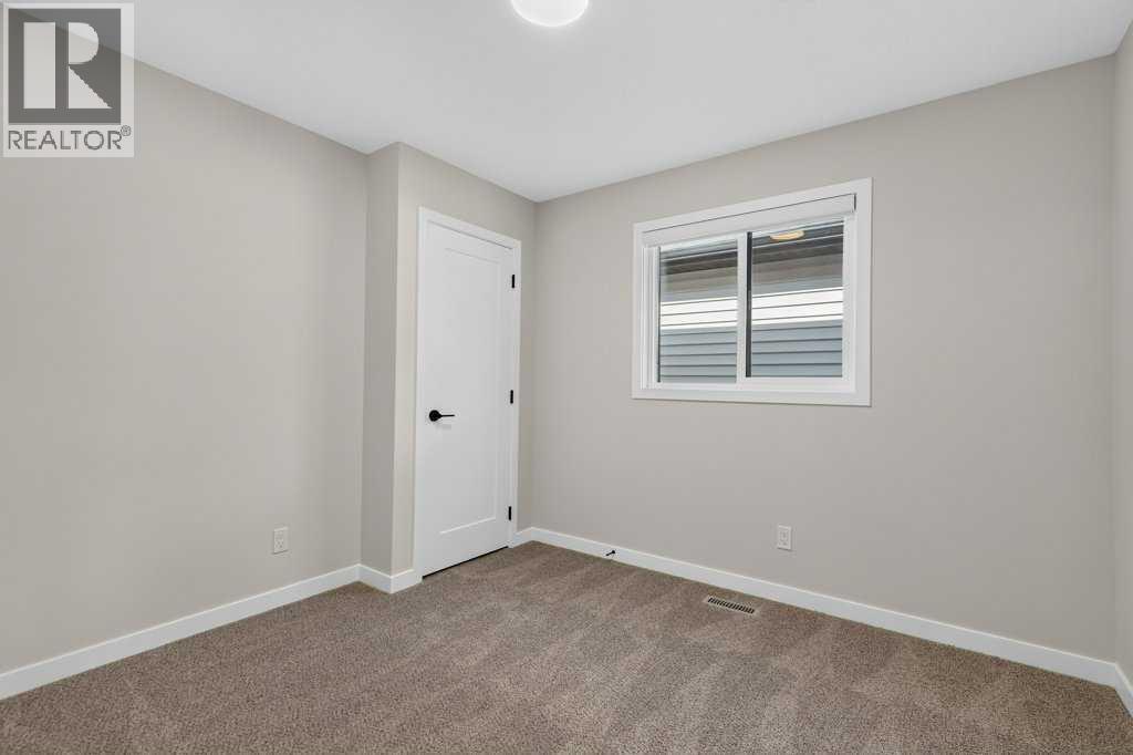 18 Chinook Winds Court SW - 27