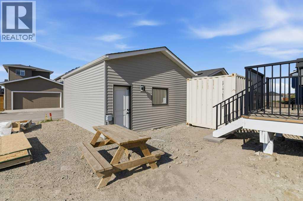 18 Chinook Winds Court SW - 38