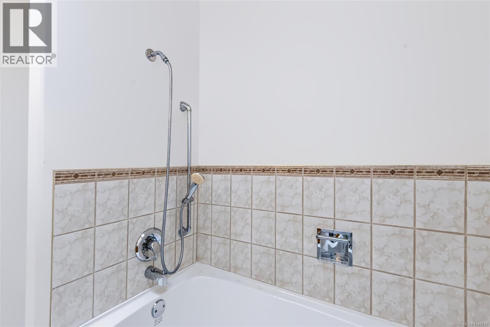 4269 Wellington Ave - Image 16