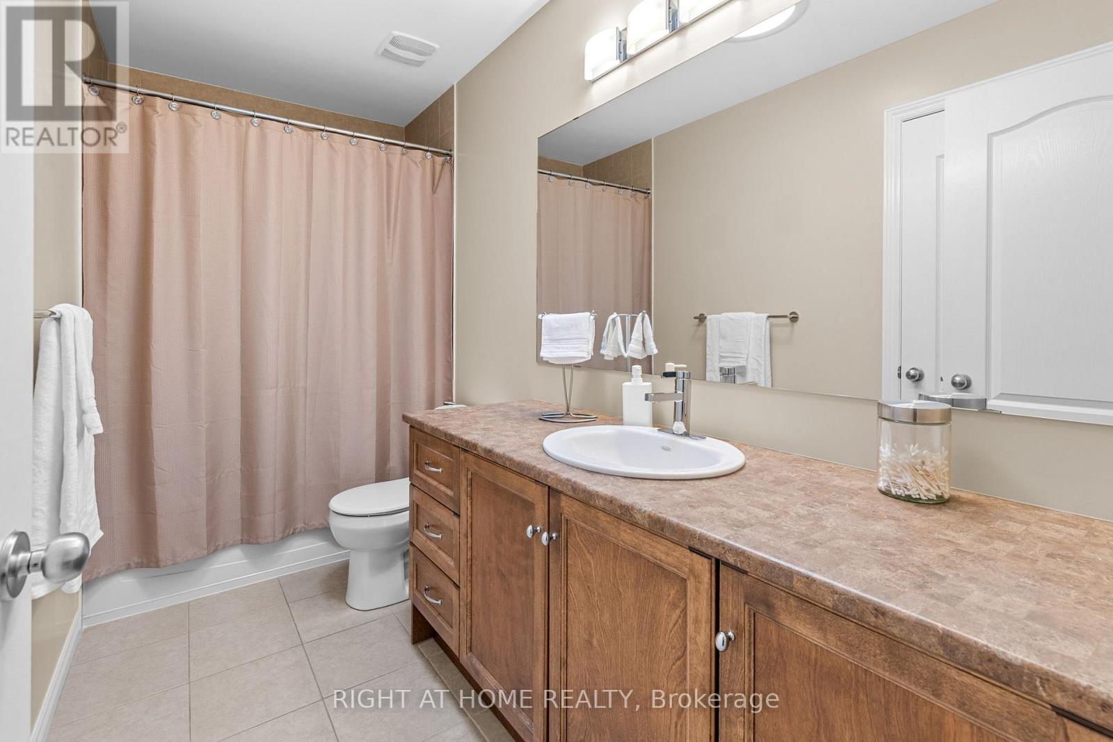 3 Bed, 3 Bath House for Sale in Ottawa – 983 FIELDFAIR WAY, Ottawa – MLS# X13756752 - Image 26