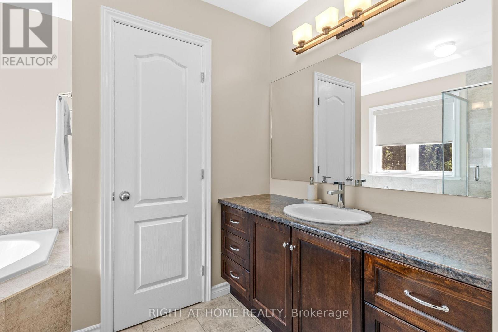 3 Bed, 3 Bath House for Sale in Ottawa – 983 FIELDFAIR WAY, Ottawa – MLS# X13756752 - Image 33