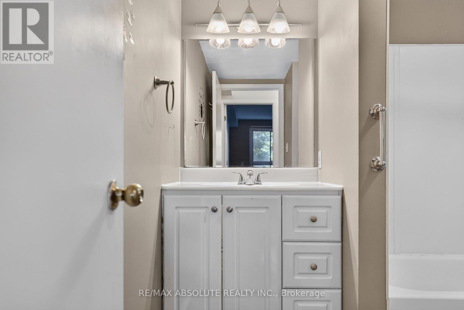 #305 310 KINGSDALE AVENUE - Image 12