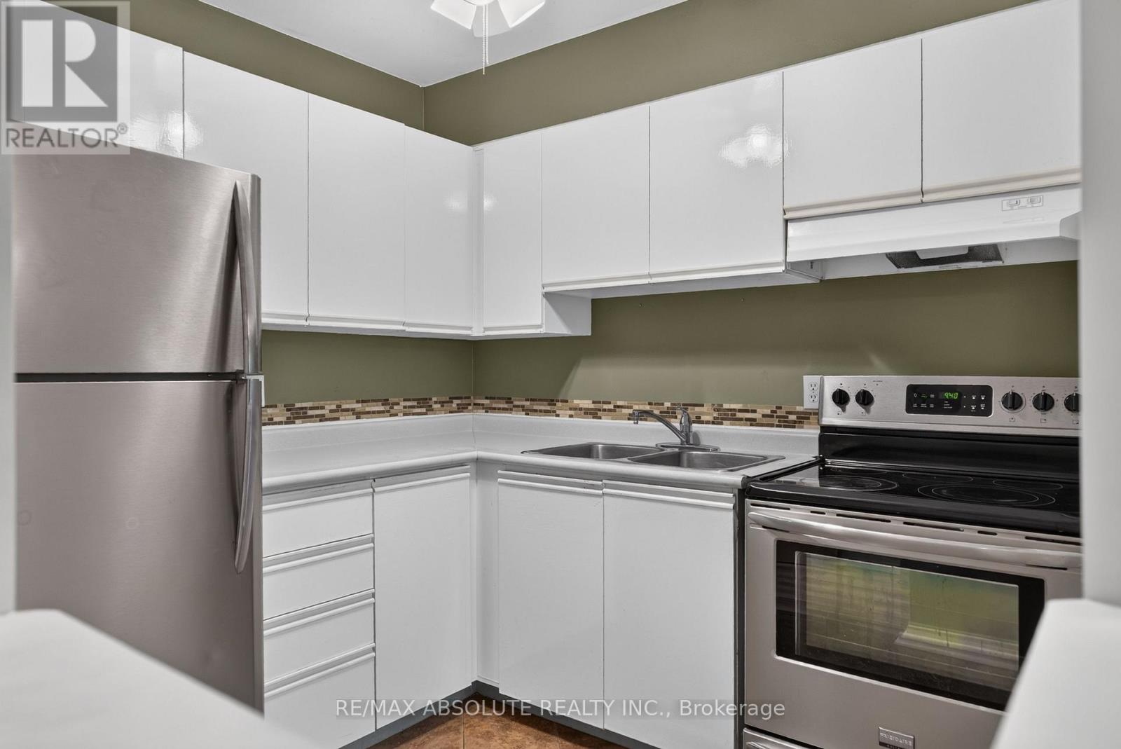 #305 310 KINGSDALE AVENUE - 3