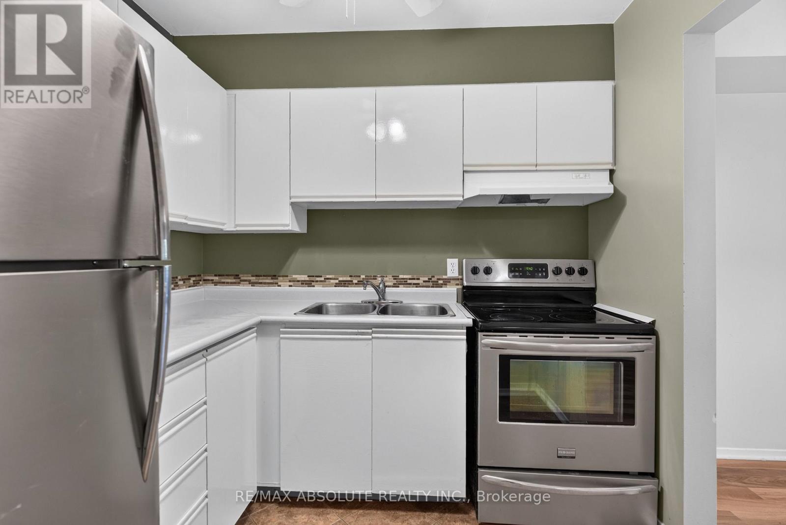 #305 310 KINGSDALE AVENUE - 4