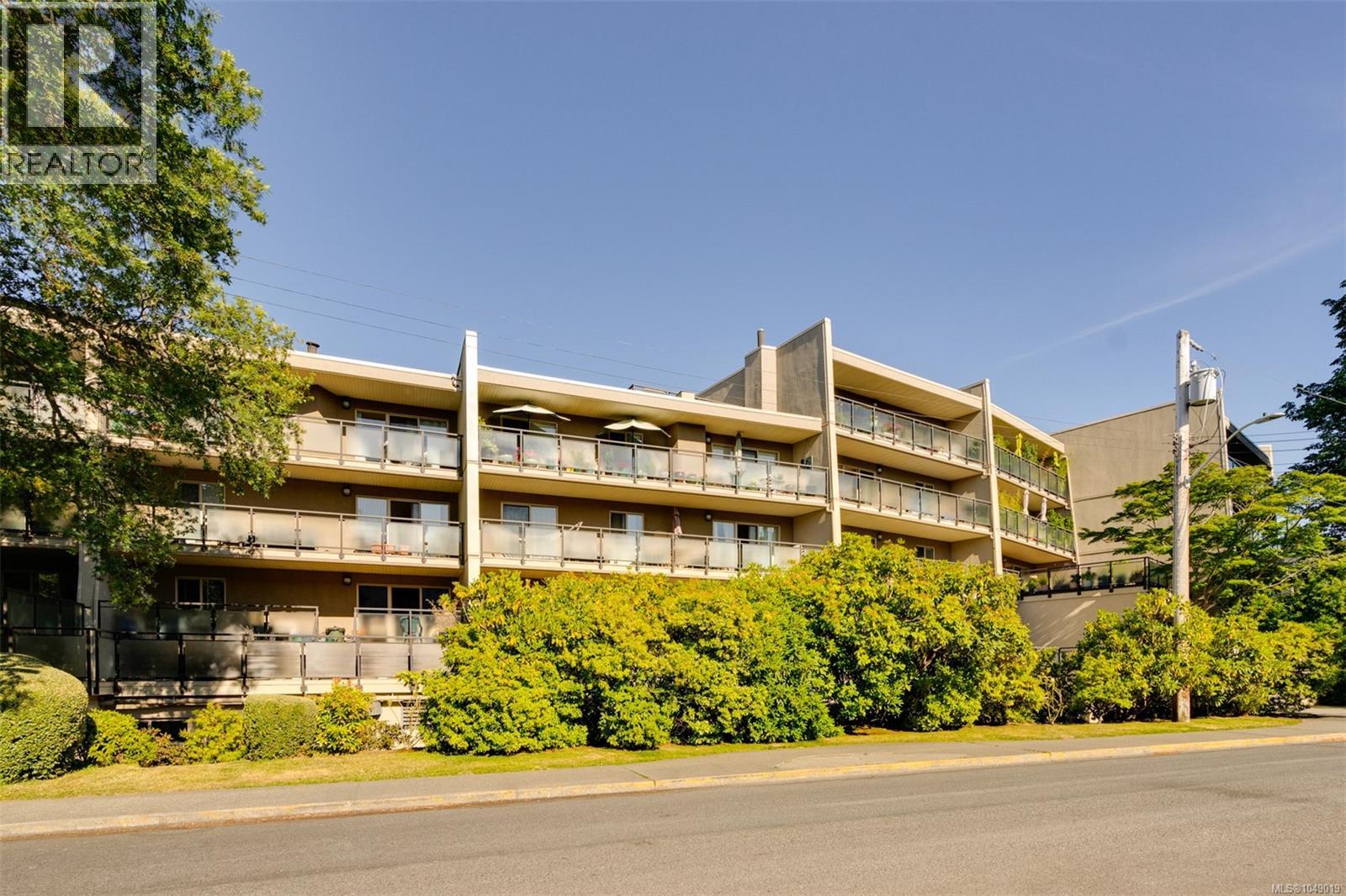 202 1419 Stadacona Avenue, Victoria
