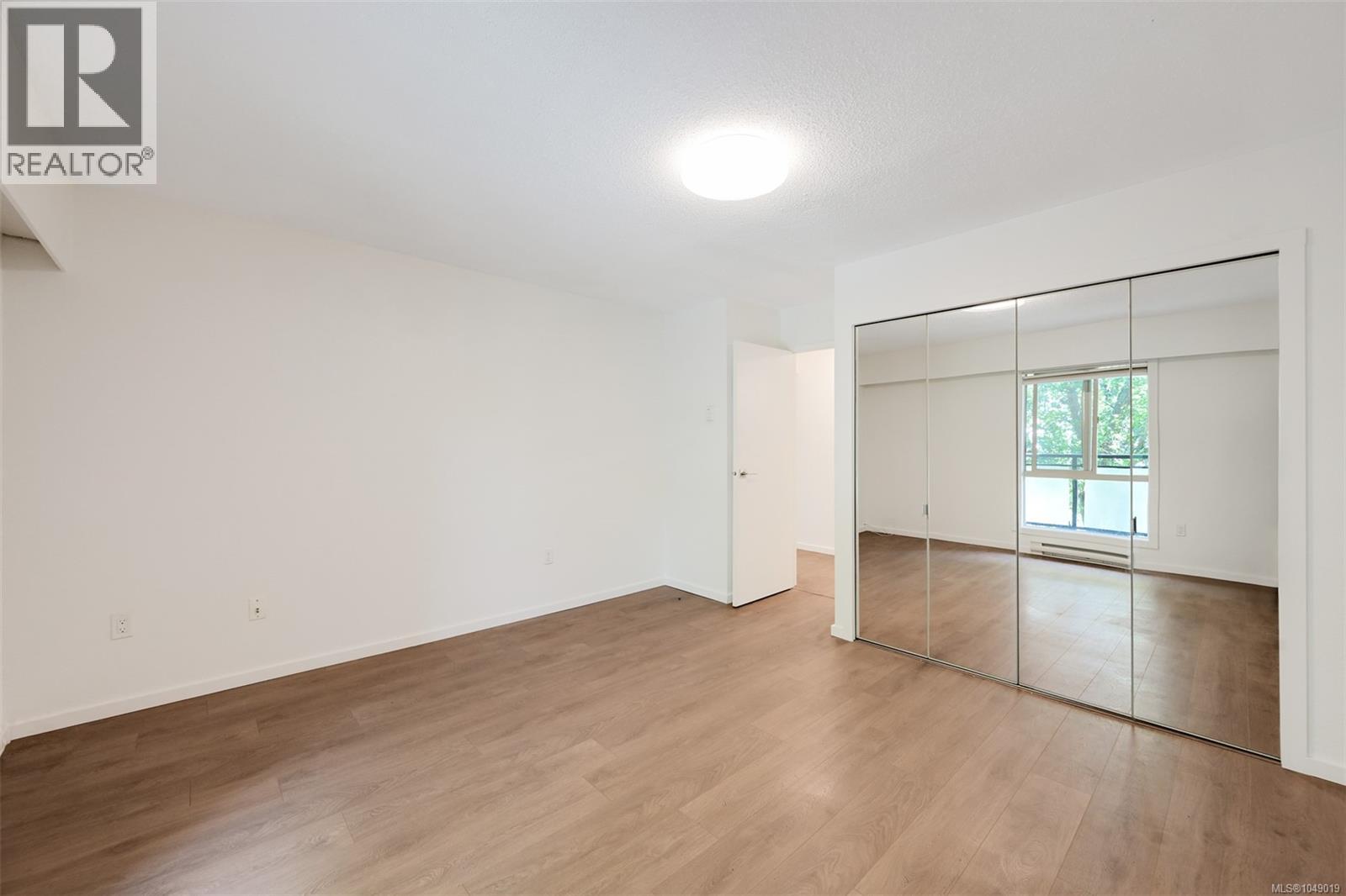 202 1419 Stadacona Avenue, Victoria