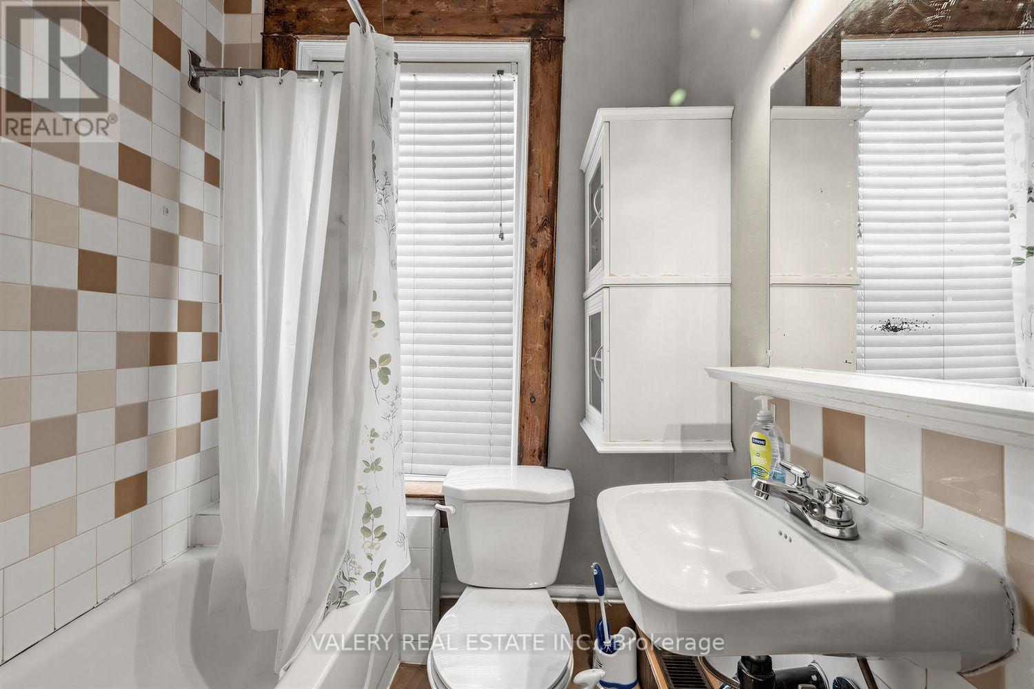 472 CRAWFORD STREET - 23
