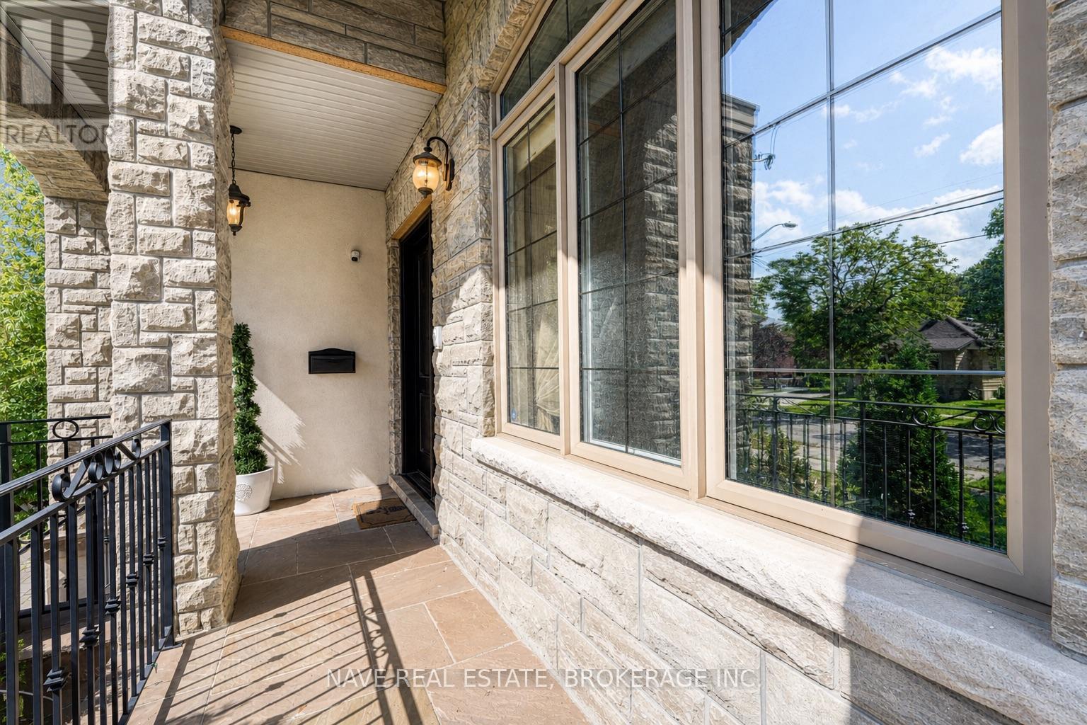 136 HOMEWOOD AVENUE - 4