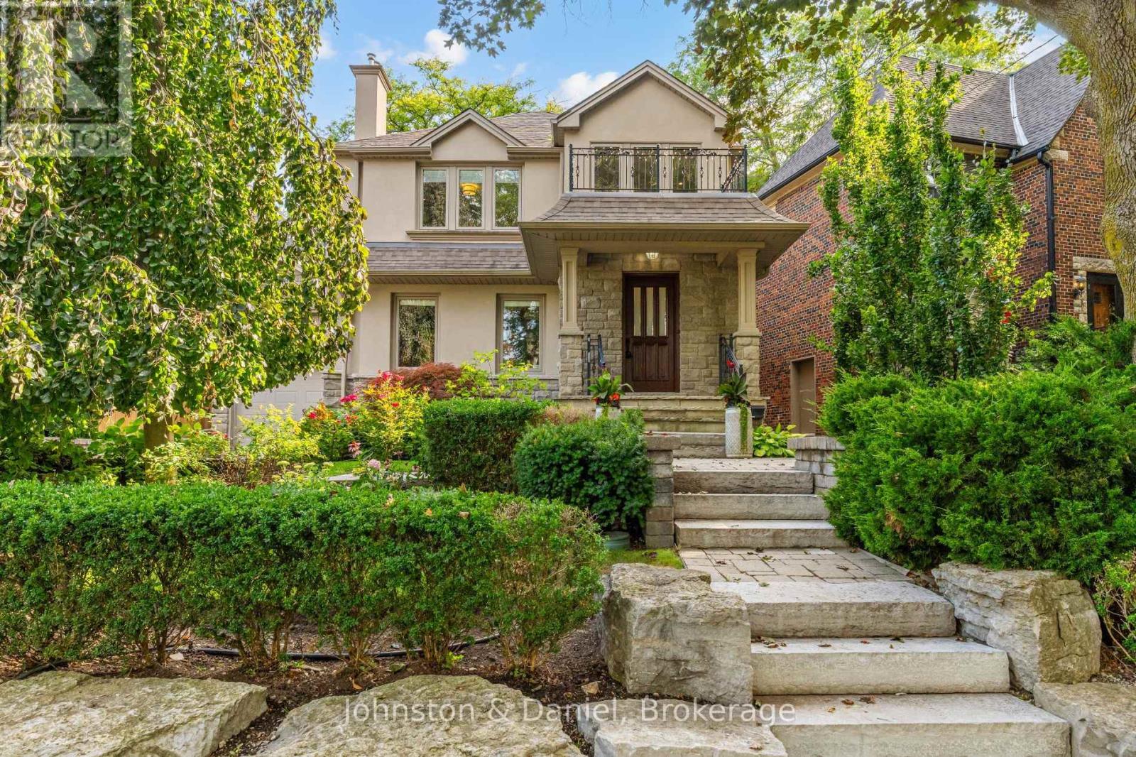 77 LAWRENCE CRESCENT - 1