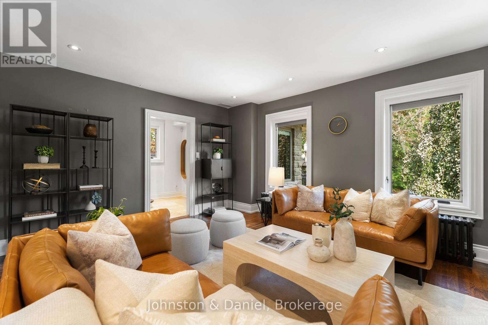 77 LAWRENCE CRESCENT - 16