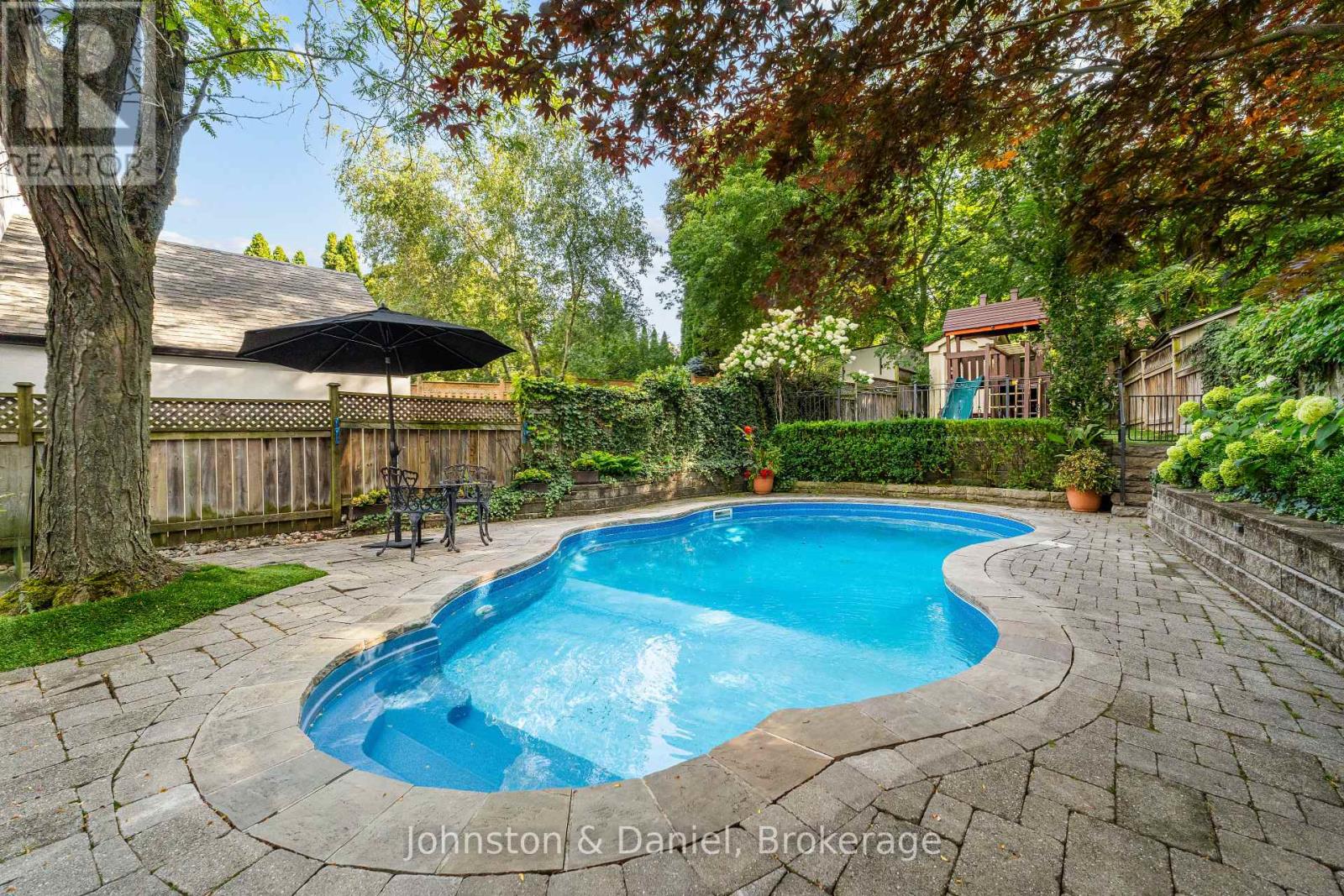 77 LAWRENCE CRESCENT - Image 41