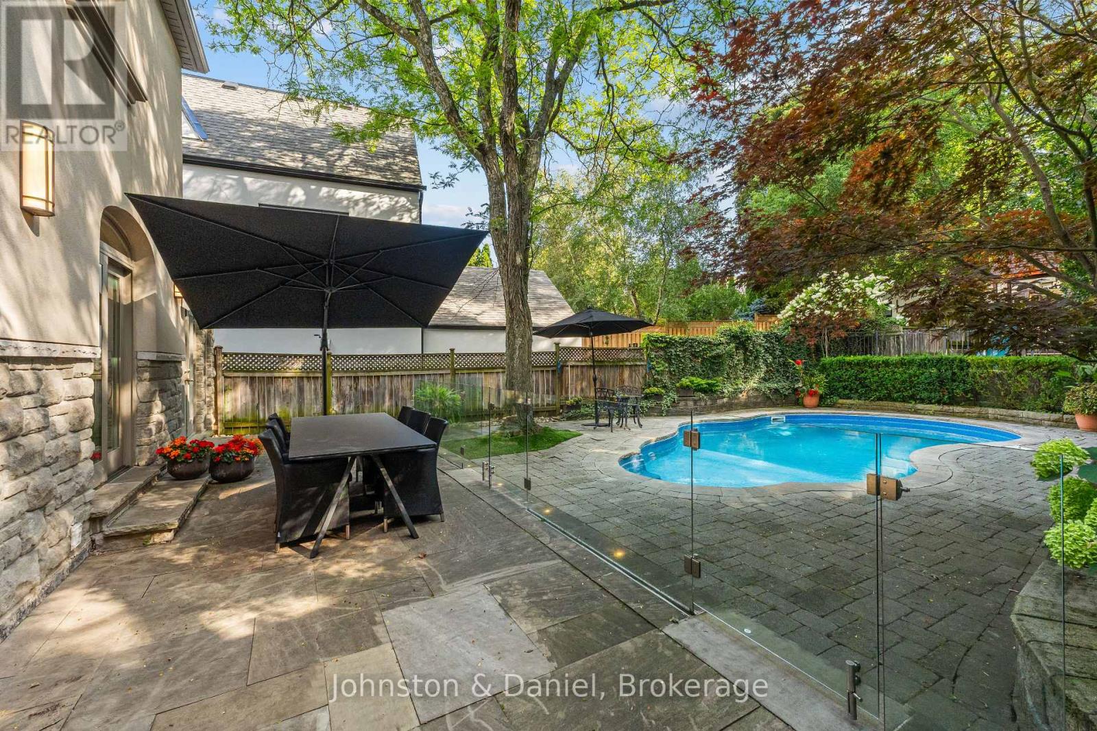 77 LAWRENCE CRESCENT - Image 42
