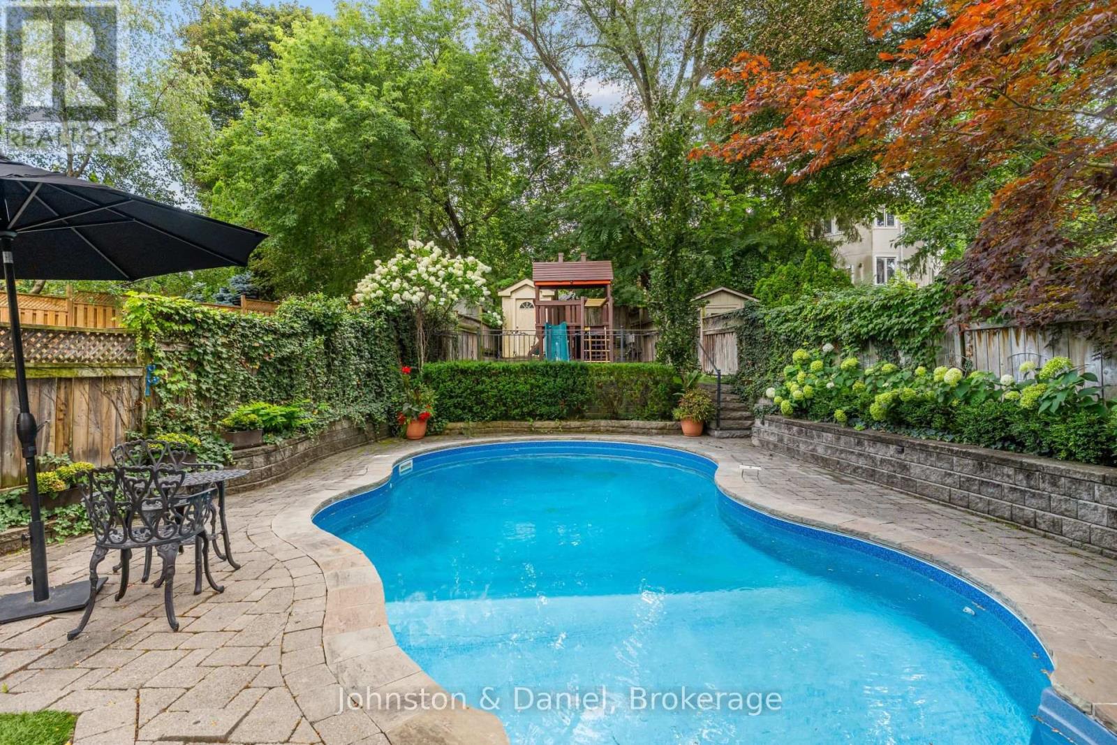 77 LAWRENCE CRESCENT - 5
