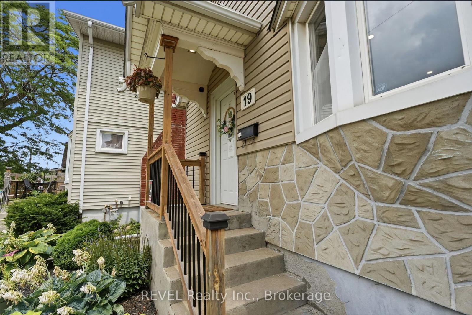 19 LEEPER STREET, St. Catharines (Western Hill) — photo 4