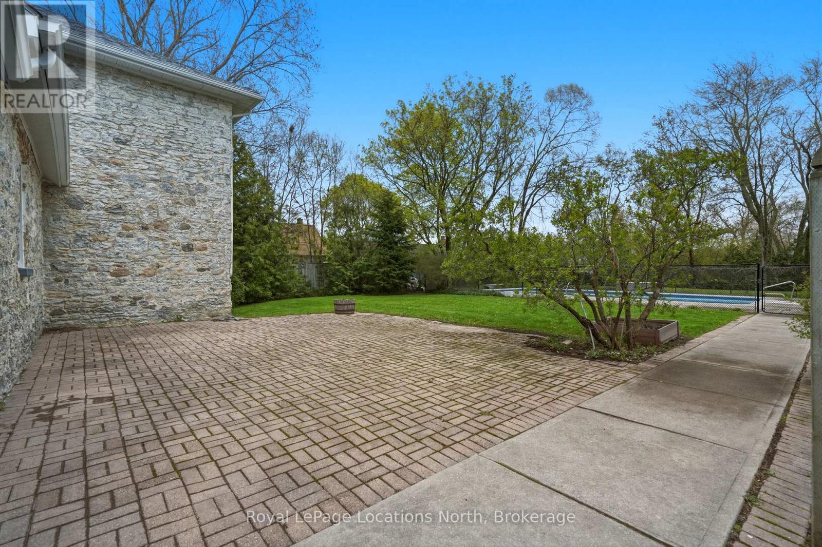 562 CAMERON STREET - 30