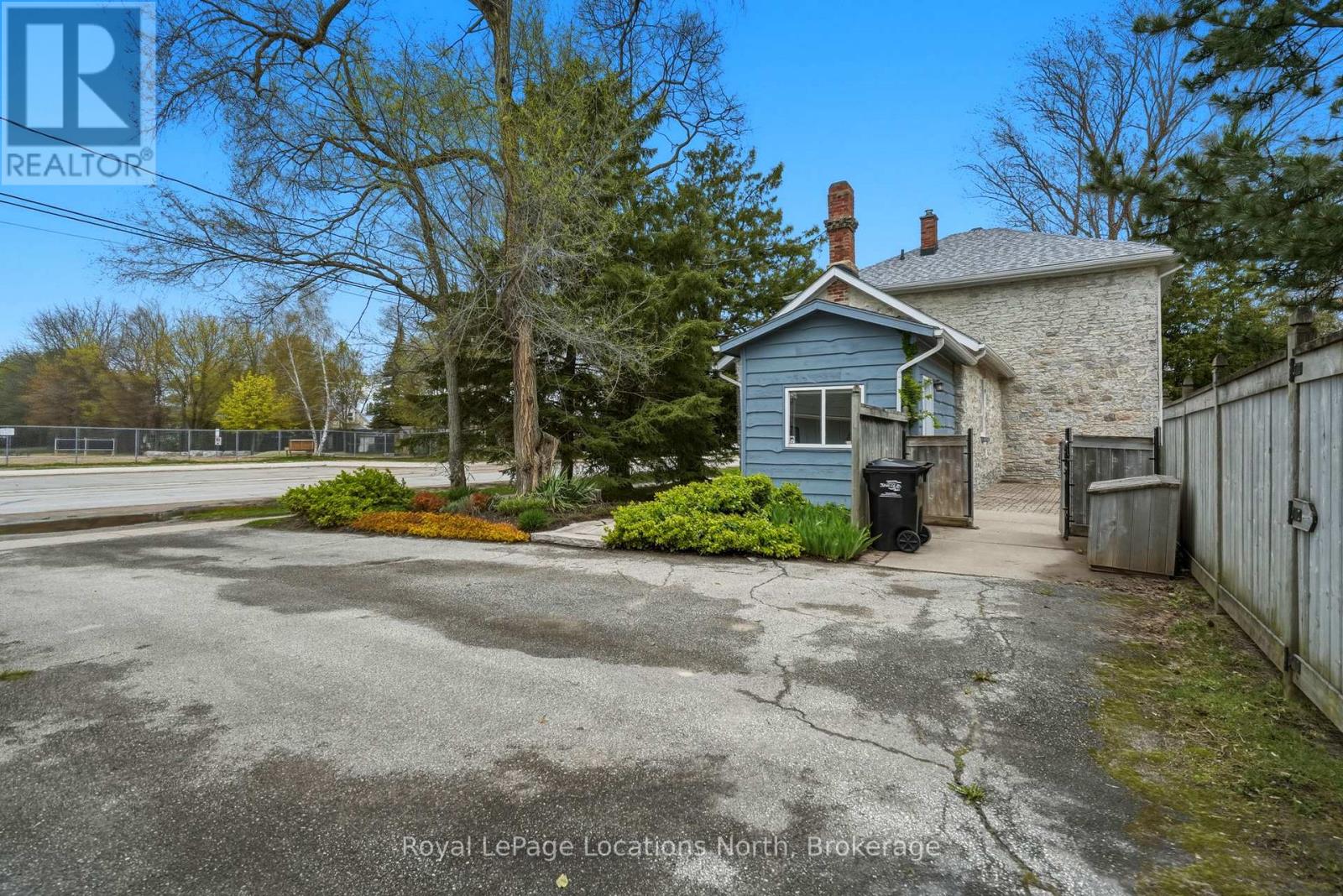 562 CAMERON STREET - 36