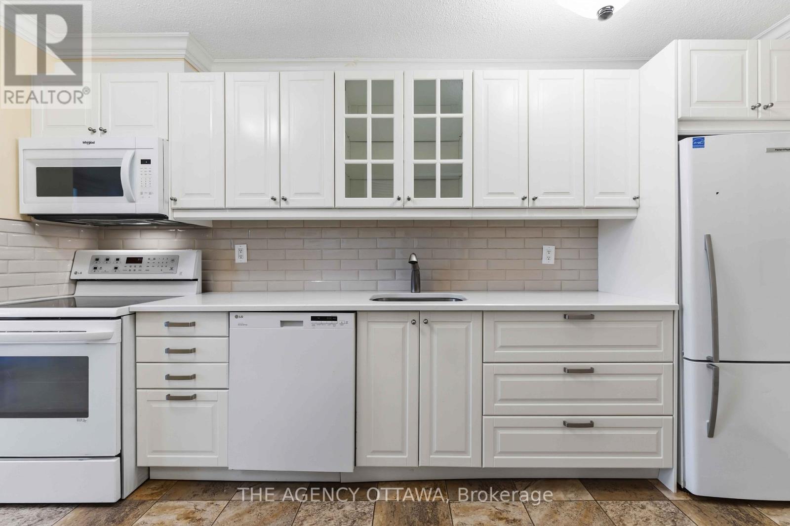 703 - 1785 FROBISHER LANE, Ottawa — photo 8