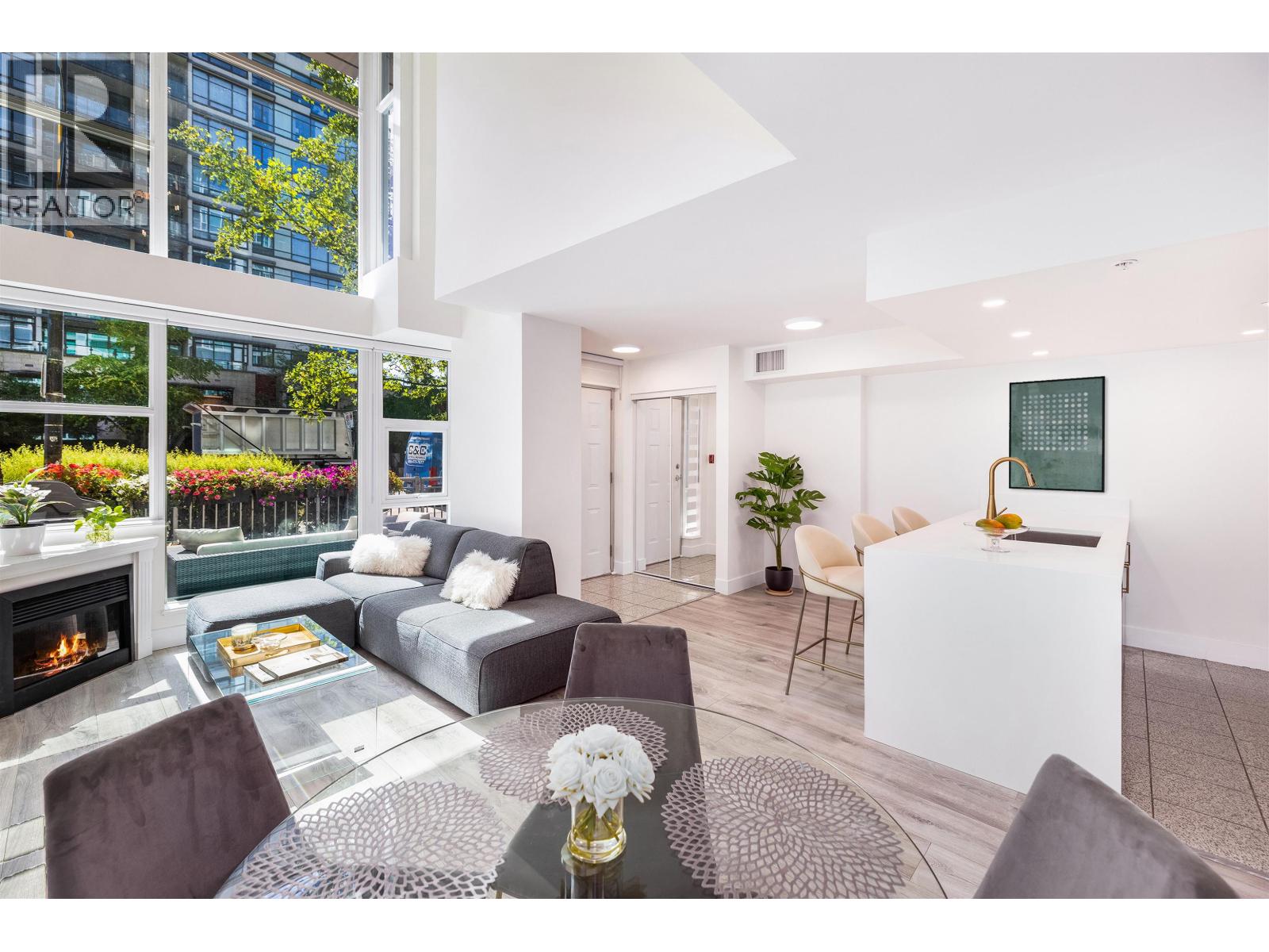 TH8 168 E ESPLANADE AVENUE, North Vancouver — photo 1