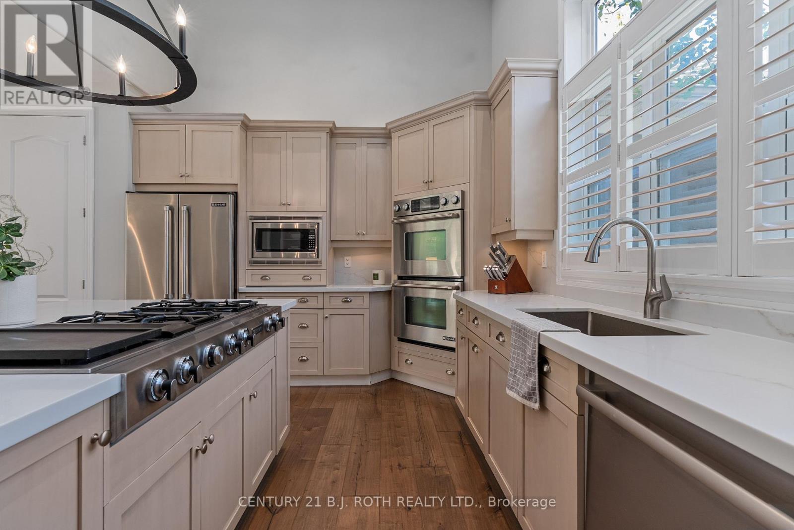 42 LILAC LANE - 11