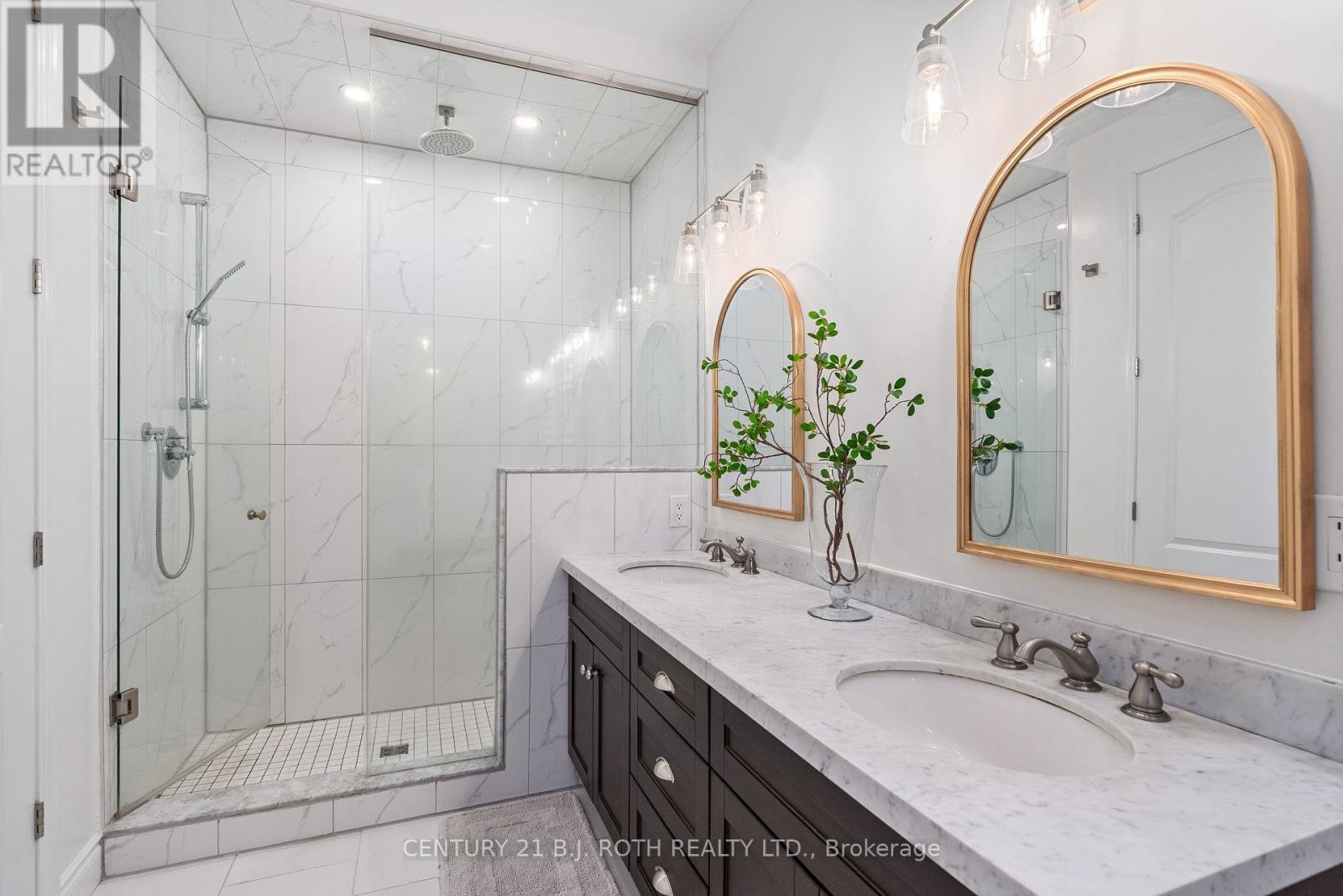 42 LILAC LANE - Image 17