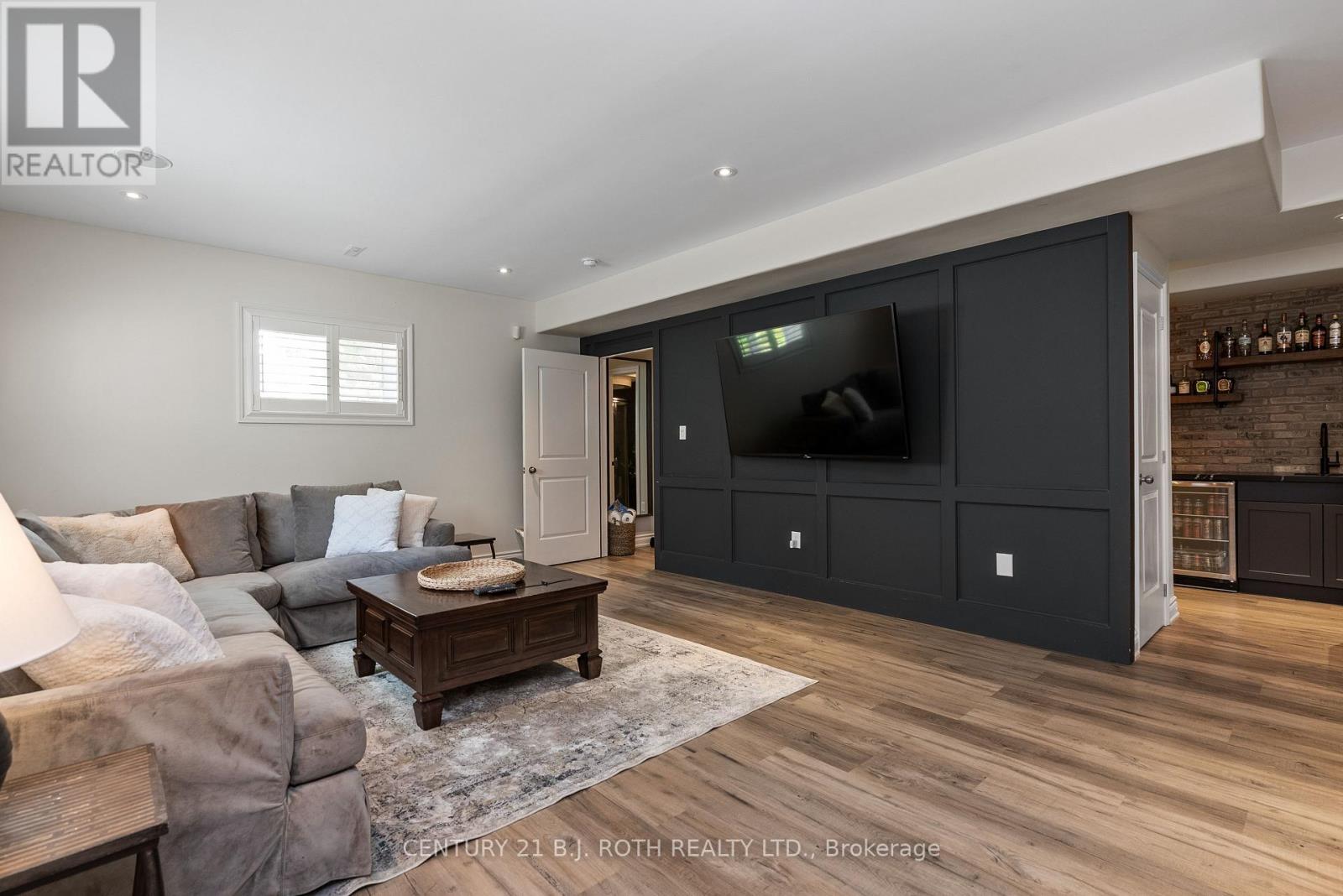 42 LILAC LANE - Image 24