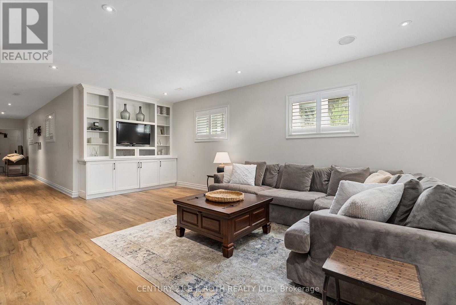 42 LILAC LANE - Image 25