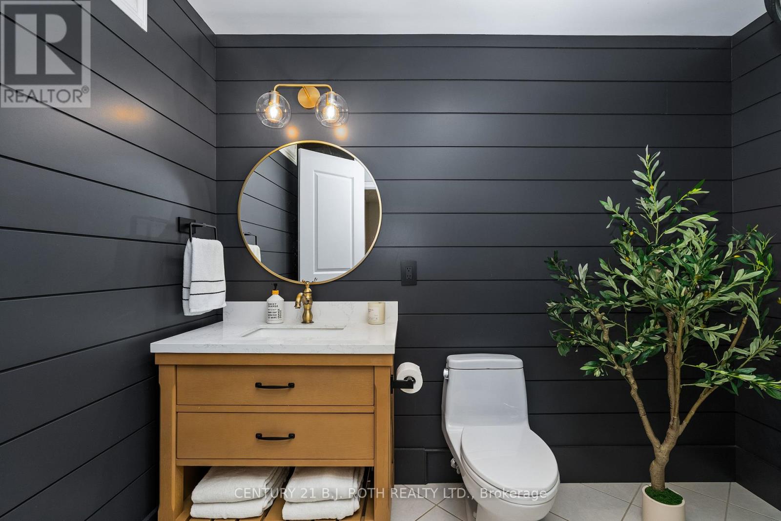 42 LILAC LANE - Image 35