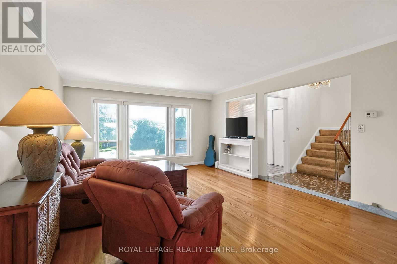 22 EUPHRASIA DRIVE - 8