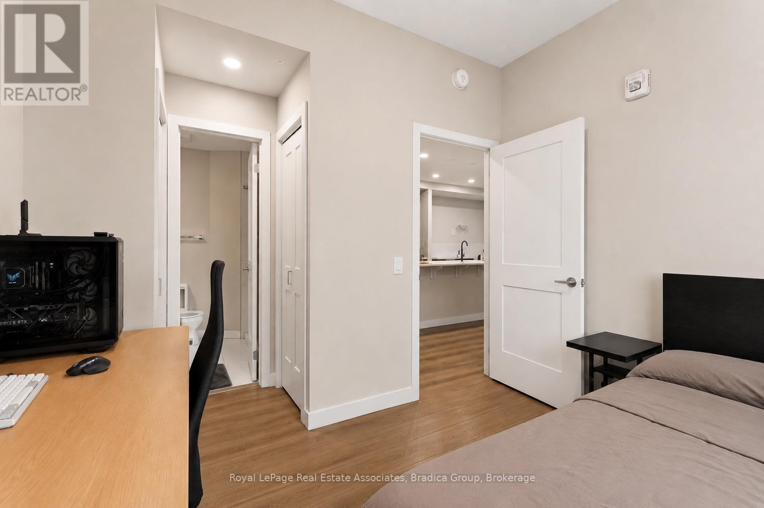 #1111 15 QUEEN STREET S - 20