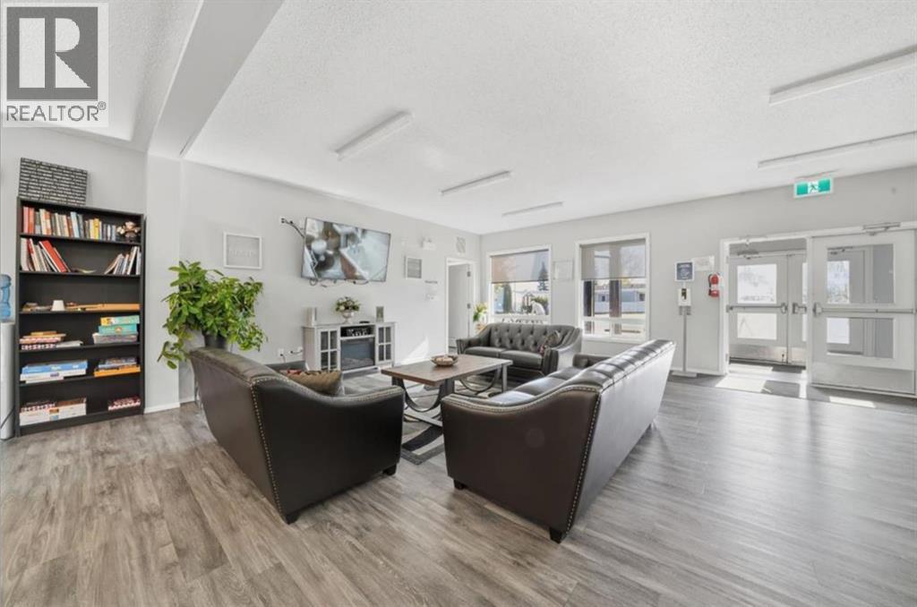 330, 5344 76 Street - 25