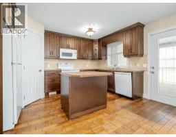 Family room - 132 14 Street N, Lethbridge, AB T1H2V7 Photo 13