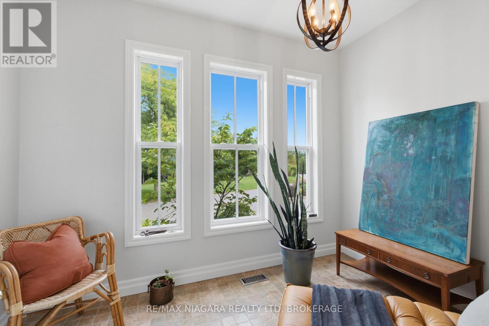 25 BALMORAL DRIVE - 19