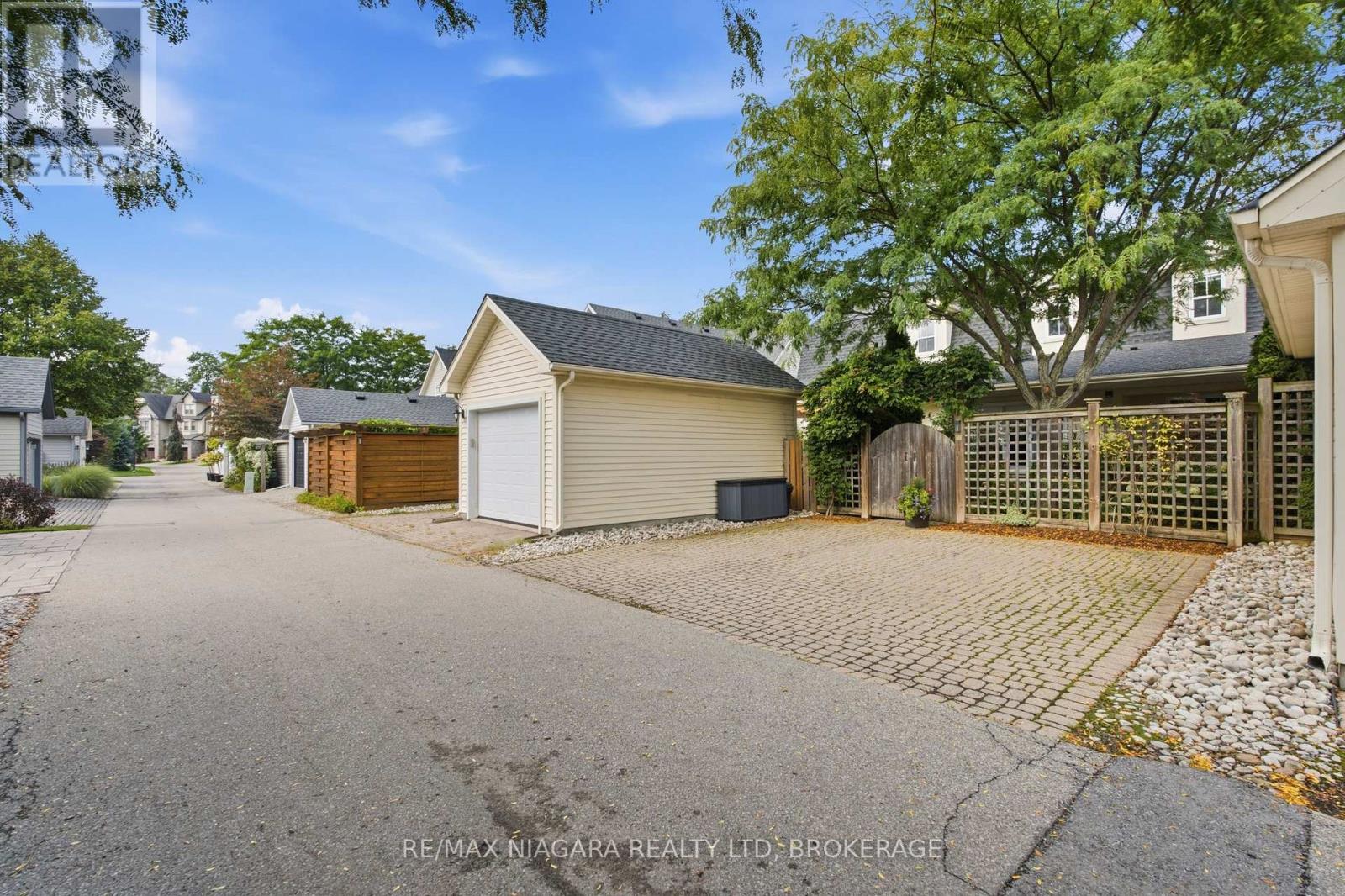 25 BALMORAL DRIVE - 35
