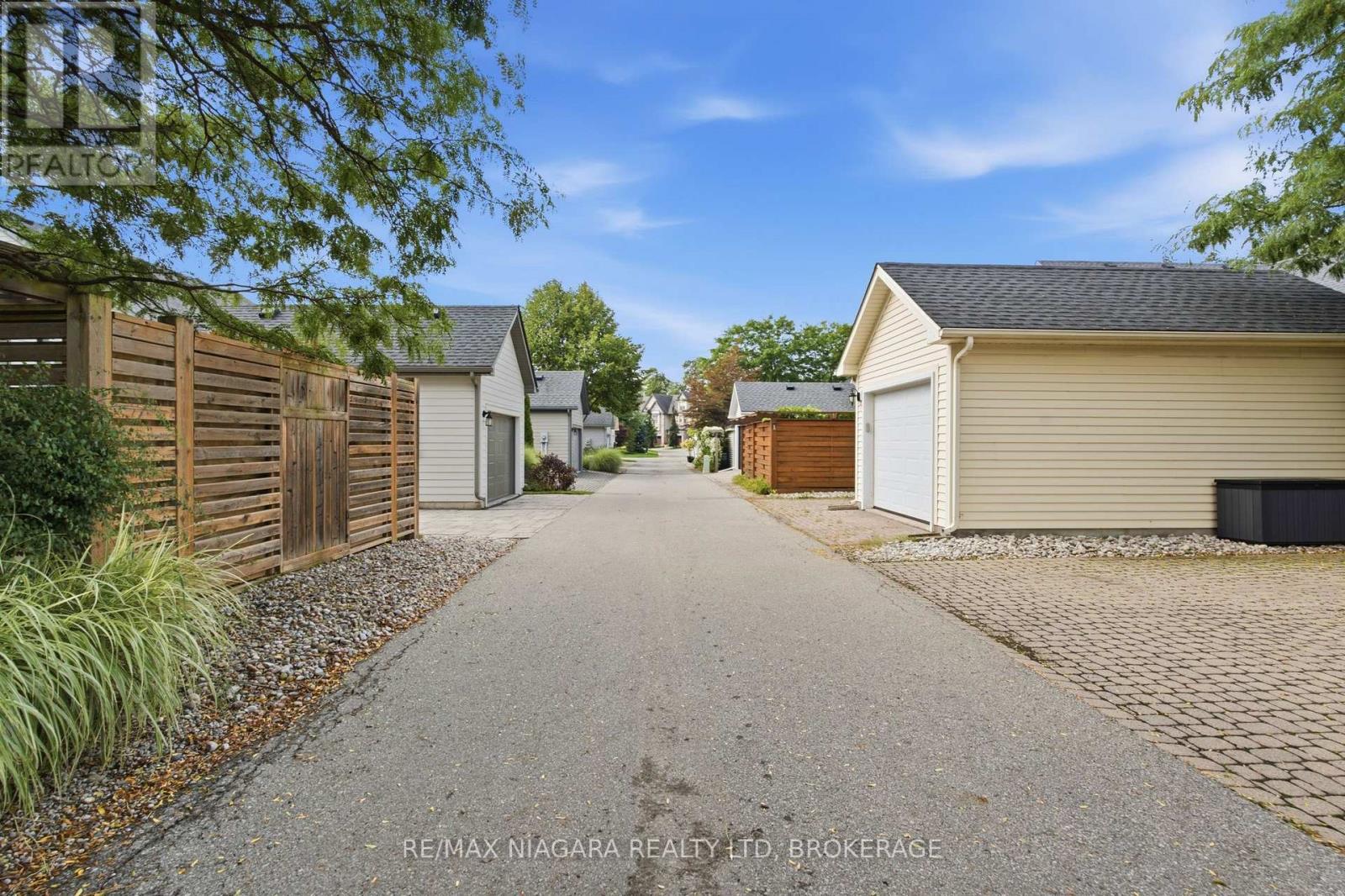 25 BALMORAL DRIVE - 36
