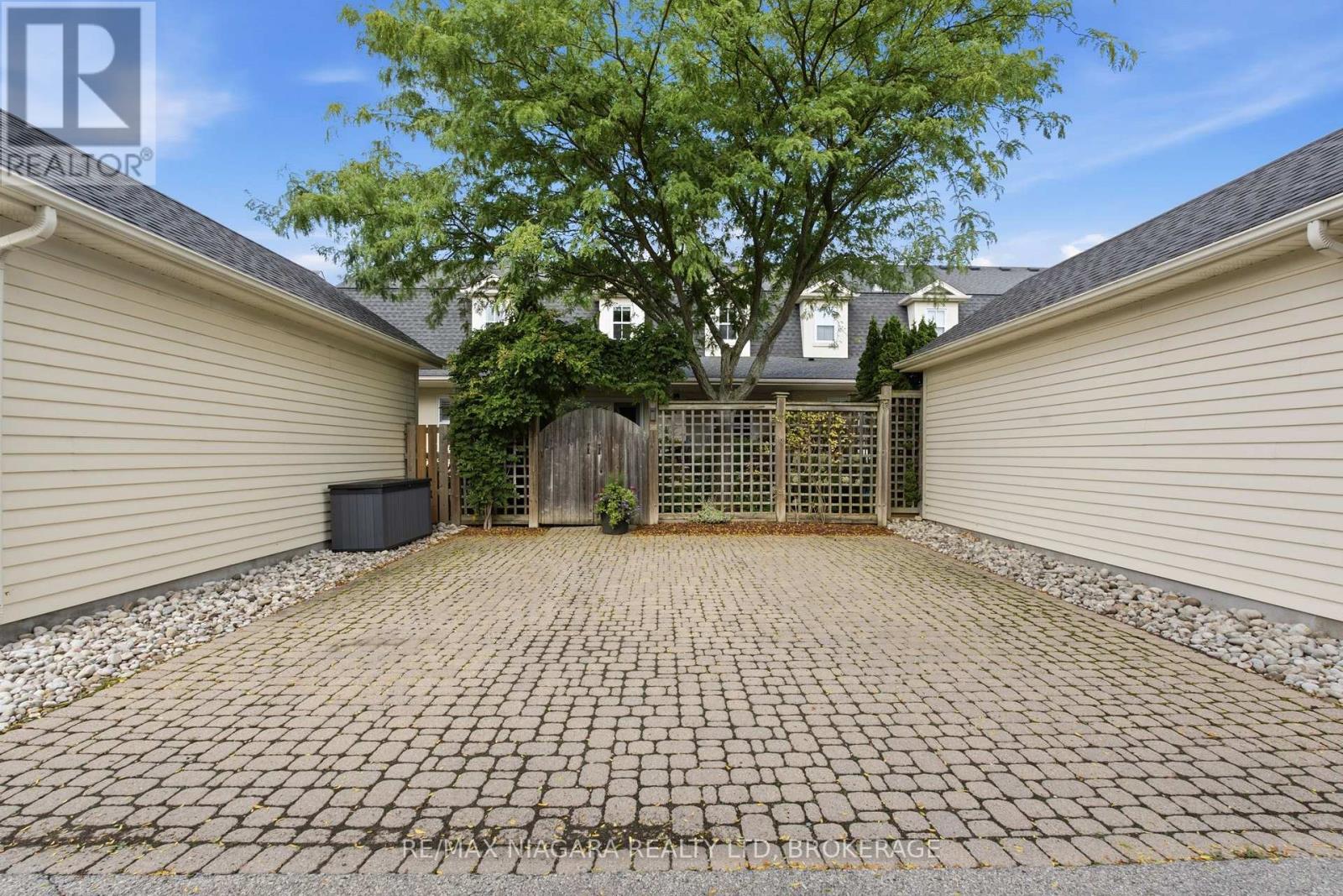 25 BALMORAL DRIVE - 37