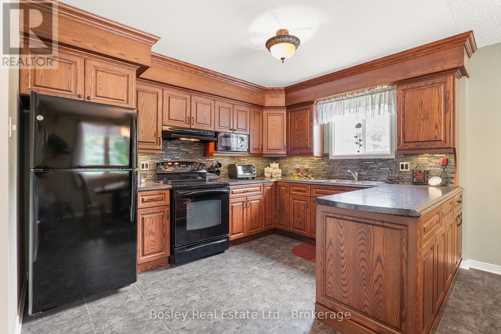 203 - 440 DURHAM STREET W, Wellington North (Mount Forest) — photo 2