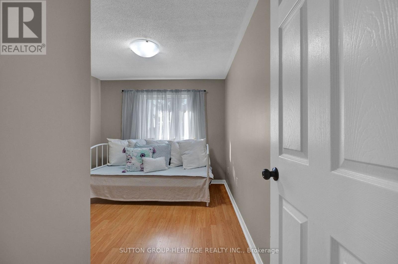 5 FENWICK AVENUE - 23