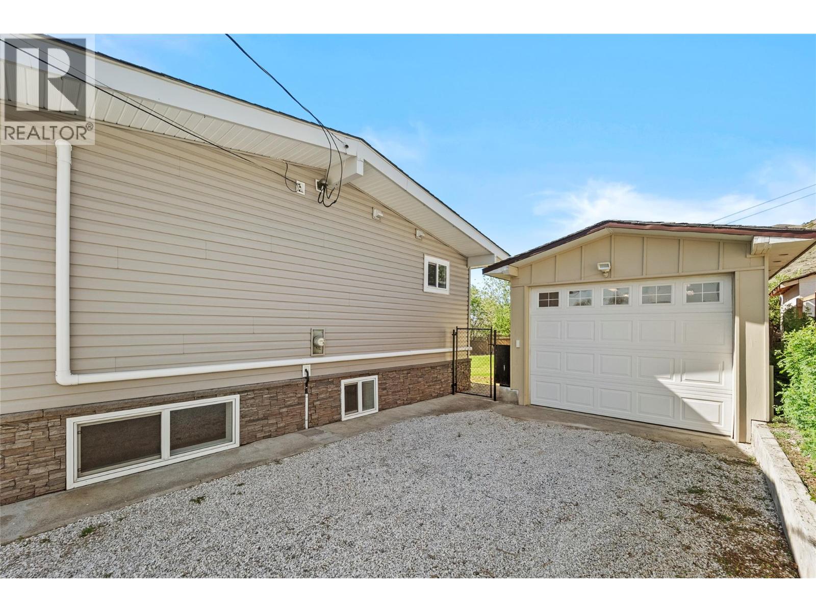 803 Cariboo Crescent - 37