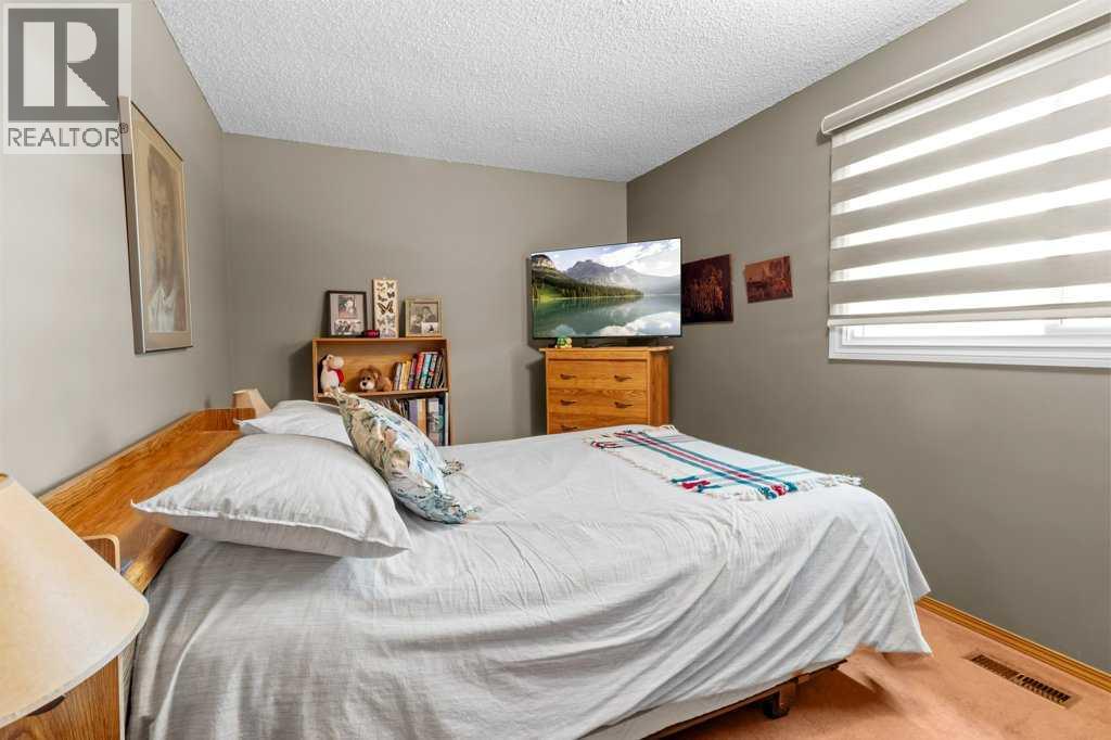 Upper bedroom