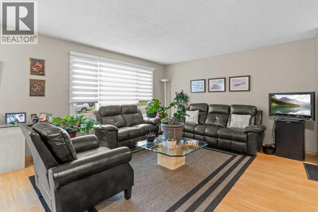 Listing photo – 46 Meadowview Close, Sylvan Lake