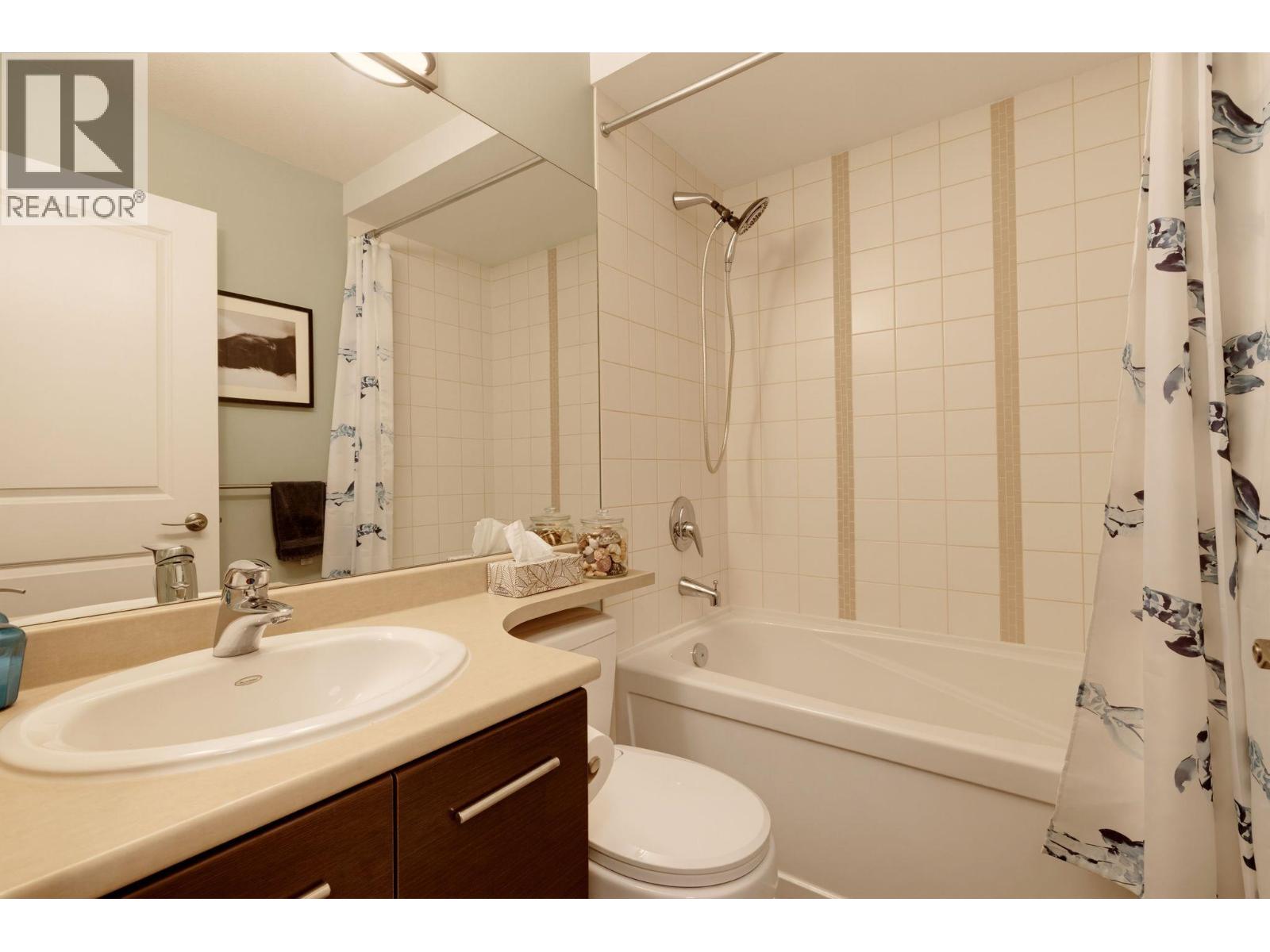 3882 WELWYN STREET, Vancouver — photo 5